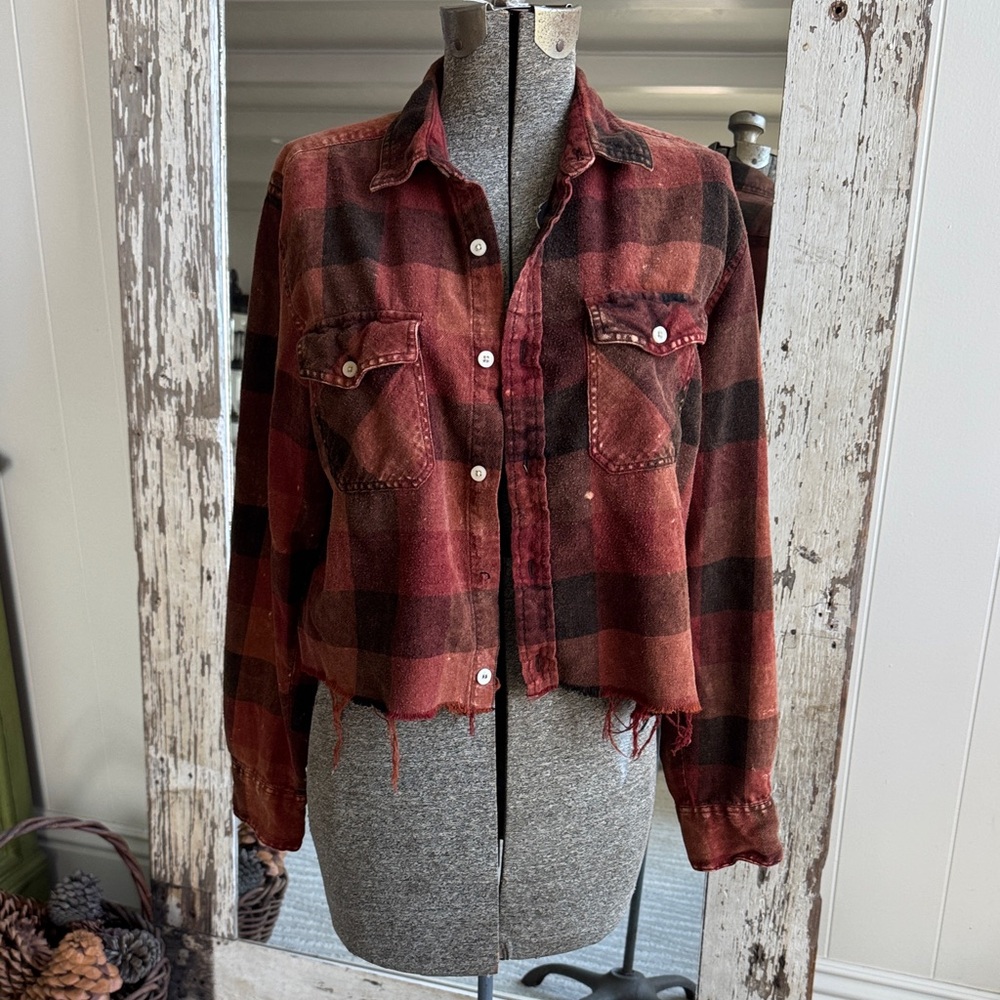 Vintage-Inspired Plaid Button Down Shirt - Red and Black